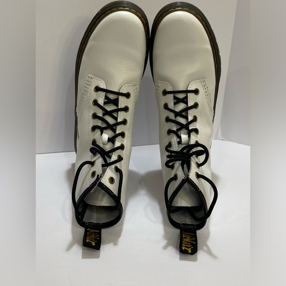SOLD 🚨 Dr. Martens Leather Lace Up Boots - Picture 11 of 15